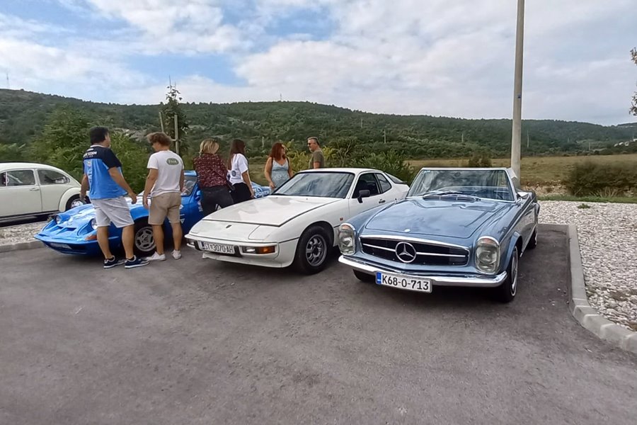 VIDEO| Oldtimer klub Mostar u posjeti Radimlji i Stocu