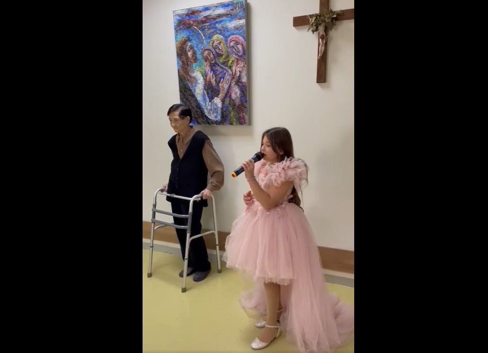 VIDEO| Nakon zlatnog gumba u Supertalentu, zapjevala prabaki u Domu Betanija Čapljina